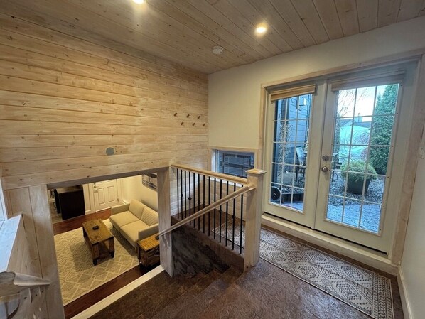 Interior - Private Suite, Private Entrance and Driveway (Britannia Beach)