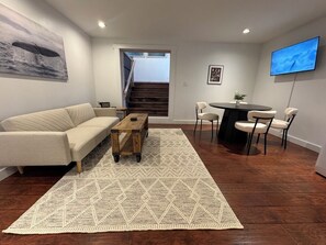 Interior - Private Suite, Private Entrance and Driveway (Britannia Beach)