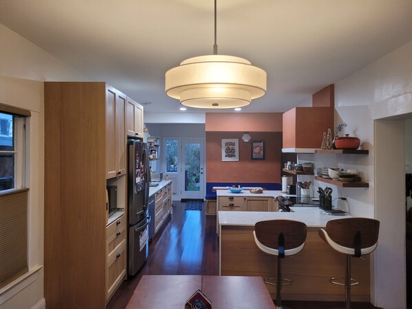 Micro-ondes, four, plaque de cuisson, lave-vaisselle