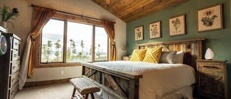 3 bedrooms, travel crib, WiFi, bed sheets