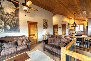 Una Smart TV, una chimenea