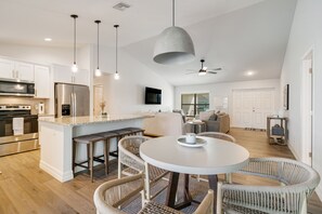 Interior - Spacious 4-bedroom house in charming Cape Coral with WiFi, AC (Cape Coral)