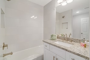Shower, hair dryer, bidet, towels - Spacious 4-bedroom house in charming Cape Coral with WiFi, AC and a heated pool. (Cape Coral)