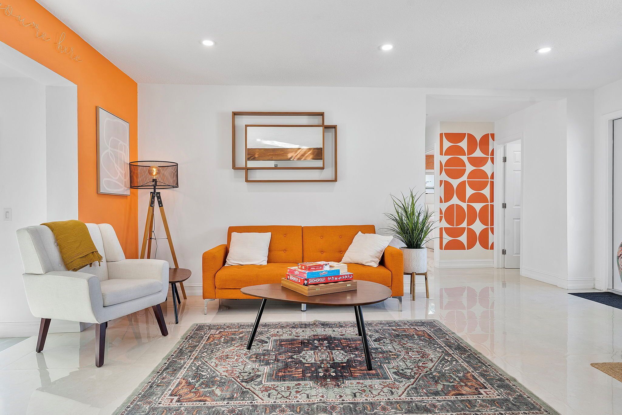 Smart TV, pebolim, livros