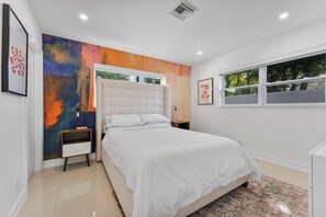 3 makuuhuonetta, silitysrauta/-lauta, ilmainen Wi-Fi, vuodevaatteet