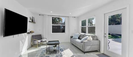 Smart-TV, fotballspill og bøker