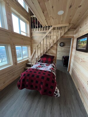 3 bedrooms, free WiFi, bed sheets - Peaceful Eagle Eye Cabin ON THE TRAIL in Fort Kent overlooking the St John River (Fort Kent)