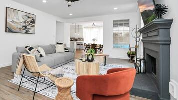 Smart TV y chimenea