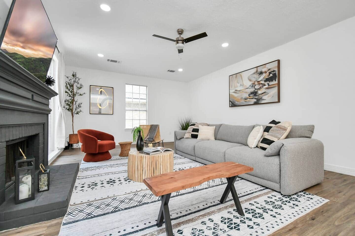 Smart TV, fireplace