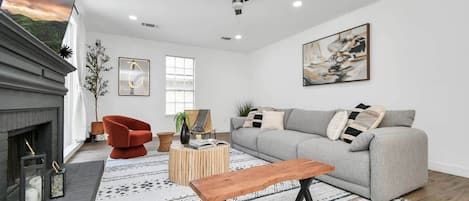 Smart TV, fireplace