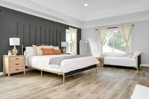 5 soverom, strykejern/-brett, wi-fi og sengetøy