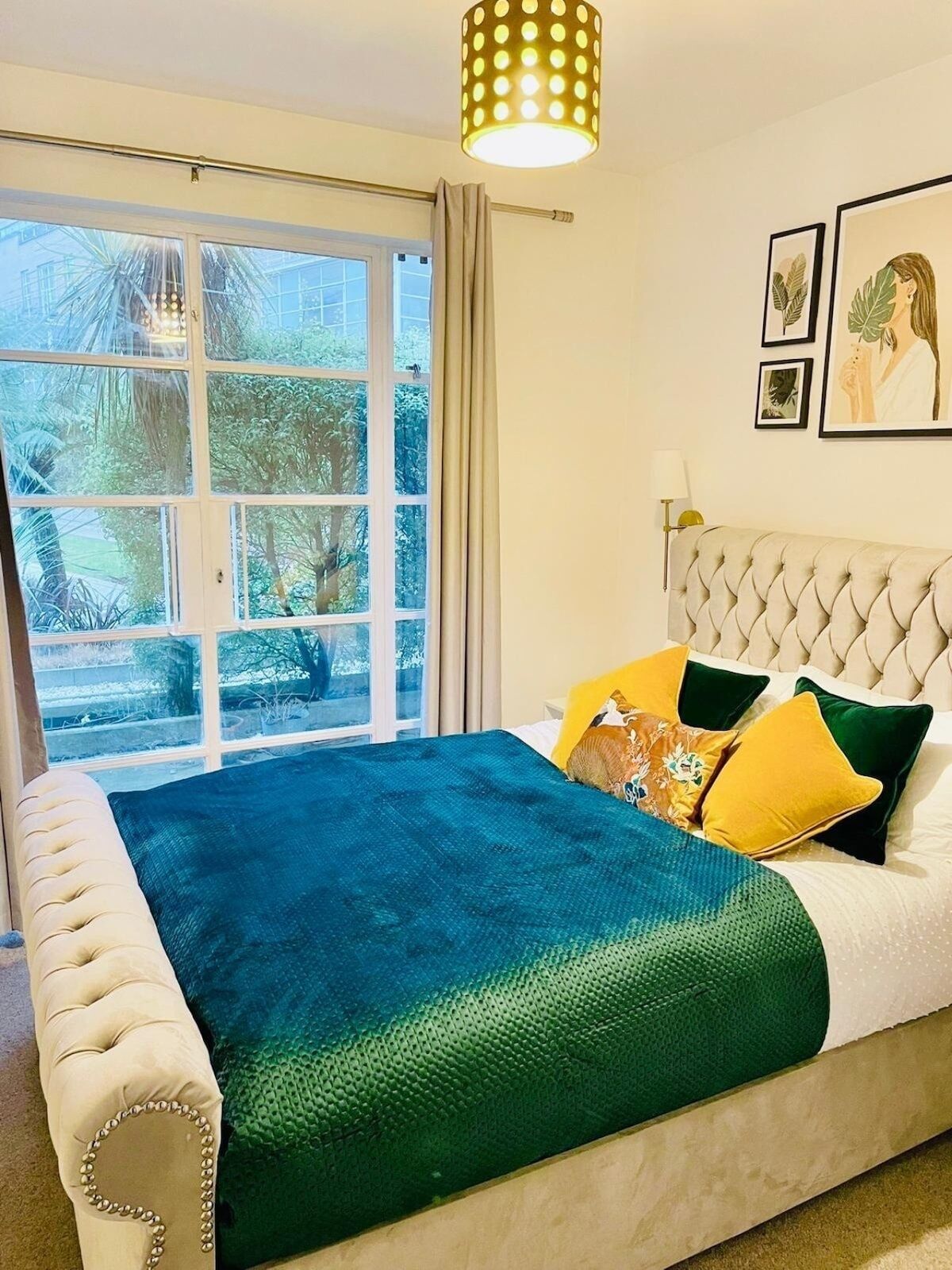 2 bedrooms, iron/ironing board, Internet, bed sheets