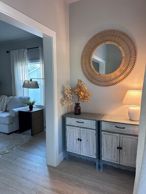 Smart TV - Craftsman Brand New house 2 bdrms with Ultra-Fast 5G Gateway Internet. Pets welc (Sacramento)