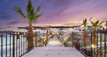 Pecan Valley Private Pool & Spa + Waterpark Access