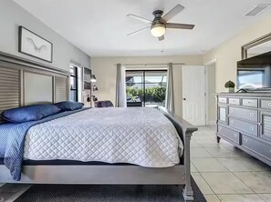 3 bedrooms, iron/ironing board, WiFi, bed sheets - Relaxing 3BD Home with Pool/Heated Spa - Near Beach. Walk to Mercato Shops (Naples)
