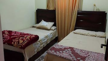 2 habitaciones, escritorio y espacio para trabajar con laptop