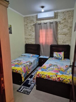 Apartemen Keluarga, balkon, pemandangan kota | 2 kamar tidur, meja kerja, dan ruang kerja ramah laptop