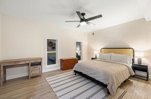 5 bedrooms, desk, iron/ironing board, travel crib