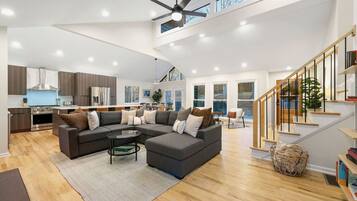 Televisor intel·ligent, llar de foc, videojocs i futbolí