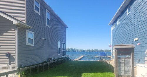 Pergola Place - Lake Access, 2 Bedroom, Sleeps 4, Pet Friendly