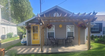 Pergola Place - Lake Access, 2 Bedroom, Sleeps 5, Pet Friendly