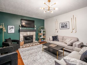 Smart-TV, Kamin, Tischfußball