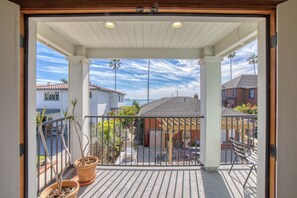 Interior - Gorgeous 2 Master B/R, 2.5 Bath Beach House (Long Beach)