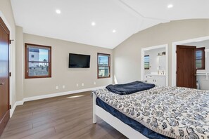 2 bedrooms, iron/ironing board, WiFi, bed sheets - Gorgeous 2 Master B/R, 2.5 Bath Beach House (Long Beach)