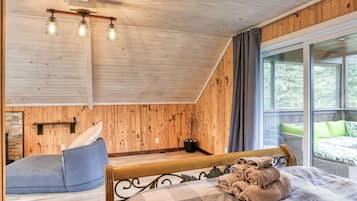 2 bedrooms, travel crib, WiFi, bed sheets