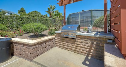 La Costa Condo | Pool, BBQ, Gated Parking
