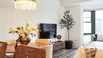 Iron/ironing board, WiFi, bed sheets