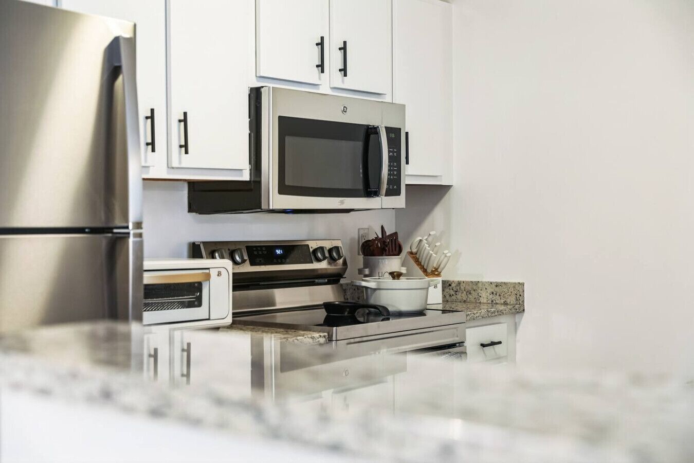Coffee/tea maker, fridge, microwave, oven