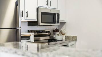 Coffee/tea maker, fridge, microwave, oven