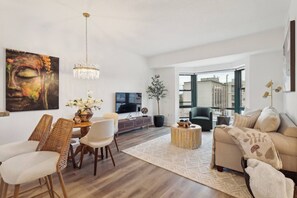 Unclassified image, 5 of 28, button