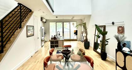 Cozy 2-bedroom Townhome in charming Brooklyn with AC, WiFi