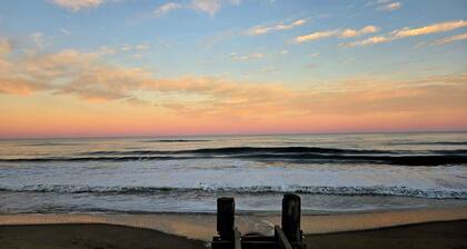 OCEANVIEW CONDO:
Outer Banks Oceanside cozy 2-bedroom condo in Kill Devil Hills.