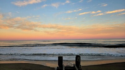 OCEANVIEW CONDO:
Outer Banks Oceanside cozy 2-bedroom condo in Kill Devil Hills.