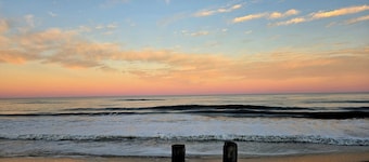 OCEANVIEW CONDO:
Outer Banks Oceanside cozy 2-bedroom condo in Kill Devil Hills.