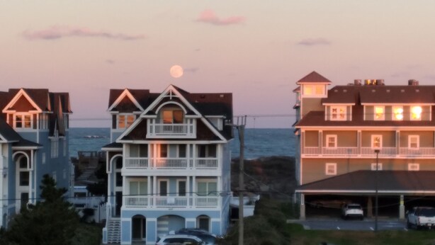 A coastal residential area with houses featuring balconies and a view of the ocean. - OCEANVIEW CONDO:
Outer Banks Oceanside cozy 2-bedroom condo in Kill Devil Hills. (Kill Devil Hills)