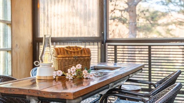 Basic Room, 1 Bedroom (Slow Turtle) | 1 bedroom, free WiFi - Hongcheon Fiction House Pension (Hongcheon)