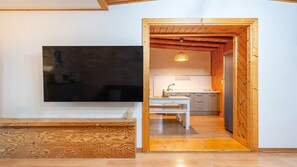 Basic Room, 2 Bedrooms (Yellow Bear (Triple Room)) | 1 bedroom, free WiFi - Hongcheon Fiction House Pension (Hongcheon)