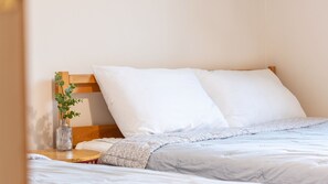 Phòng cơ bản, 2 phòng ngủ (Yellow Bear (Triple Room)) | 1 phòng ngủ, truy cập Internet không dây miễn phí