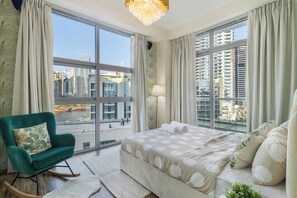 2 bedrooms, iron/ironing board, WiFi, bed sheets - Royal Marina Experience Lavish 2BR Waterfront View (Dubai)