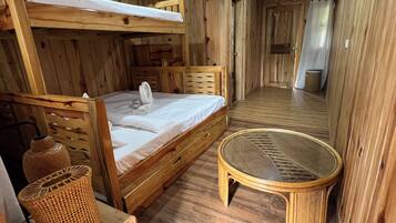 5 bedrooms, WiFi, bed sheets