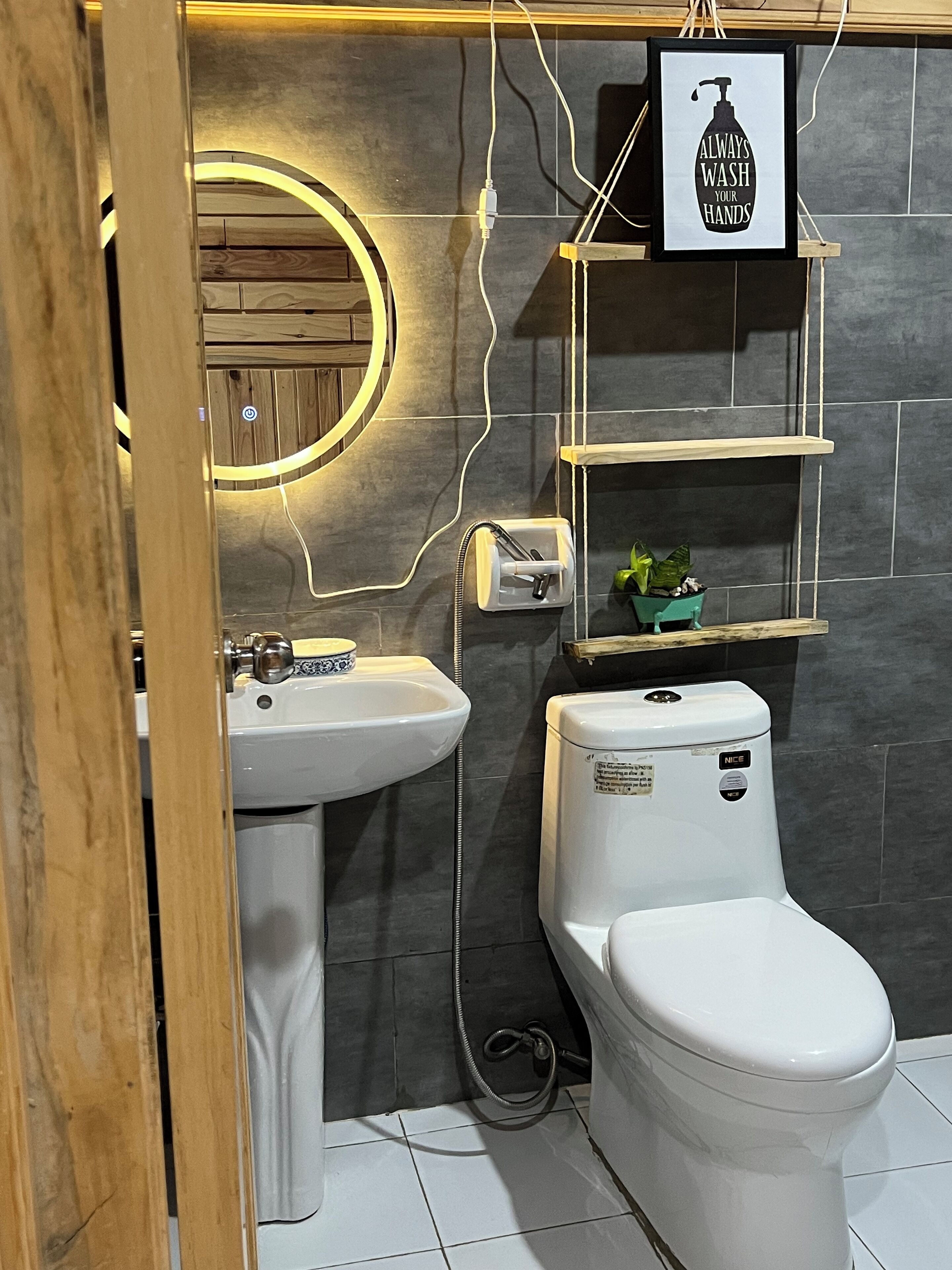 Shower, bidet, towels