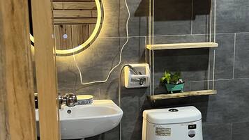 Shower, bidet, towels