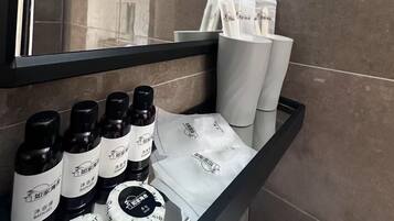 Business Double Room, Partial Sea View | Bathroom | Shower, soap, shampoo, toilet paper