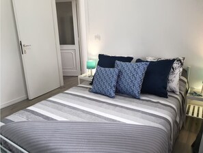 6 habitaciones, tabla de planchar con plancha, wifi y ropa de cama 