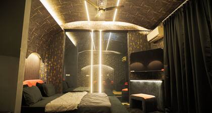 Charming studio with AC and WiFi in pleasant Lucknow
