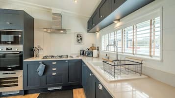 Fridge, oven, stovetop, toaster